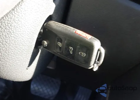 2013 Volkswagen Beetle 2.5L z USA, uszkodzony, nr VIN 3VWJP7AT0DM686882